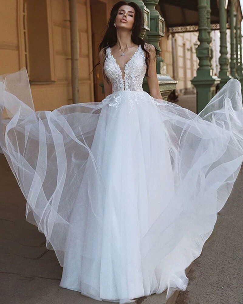 Bella Fancy Dresses US 0 Deep V-Neck Tulle Wedding Dress Backless 2022 Fashion A-Line Lace Bride Gown Sleeveless Customized Zipper Pleat Vestido De Novia