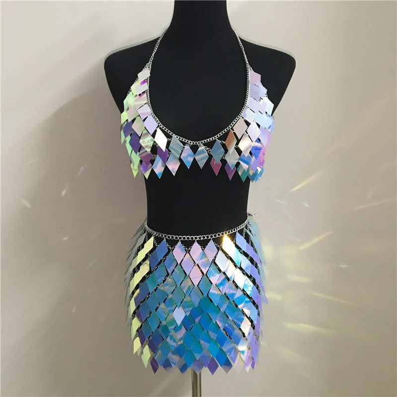 Bella Fancy Dresses US 0 Glisten Rhombic Sequins Two Piece Set Hollow Out Metal Chain Crop Tops Sexy Mini Skirt Summer Rave Festival Lady Outfits